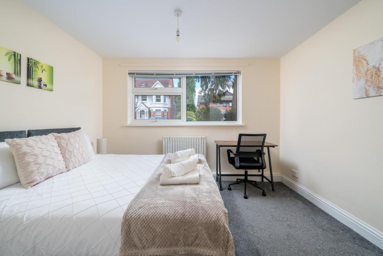Redhill Surrey 2 Bedroom Pet Friendly Apartment By Sublime Stays 외부 사진