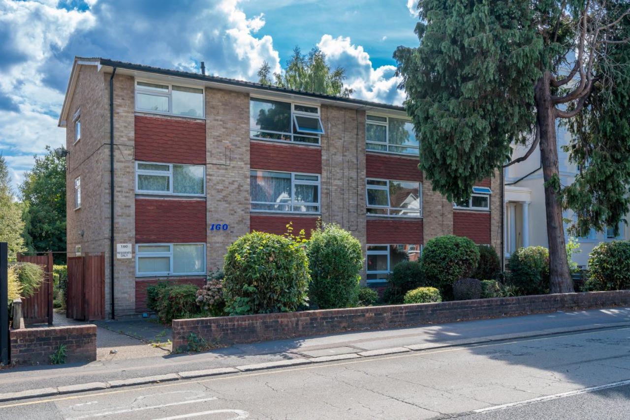 Redhill Surrey 2 Bedroom Pet Friendly Apartment By Sublime Stays 외부 사진